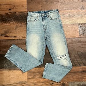 H&M light wash straight cut jeans with rip in one knee